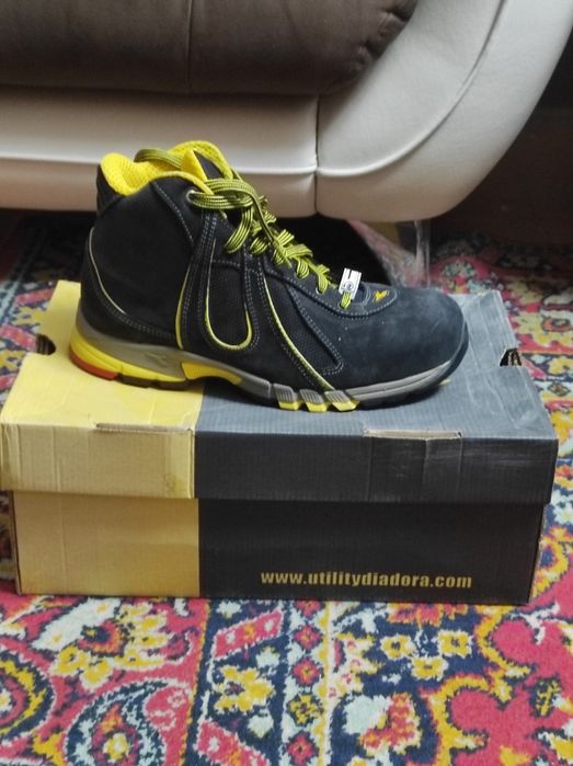 продам мужские ботинки