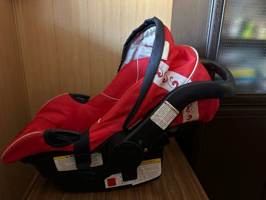 Продается коляска вместе с автокреслом