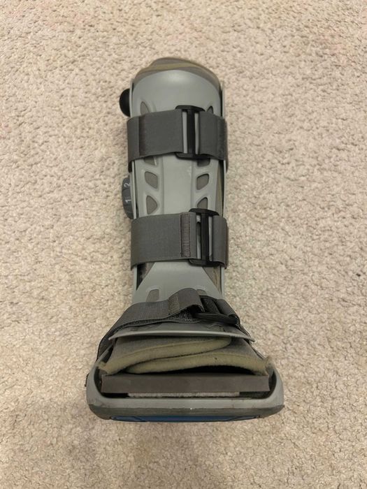 Vand orteza profesionala AIRCAST picior marime 36-39 purtata o luna