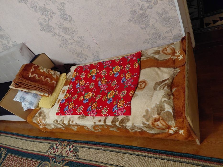 Кроват деревяныи