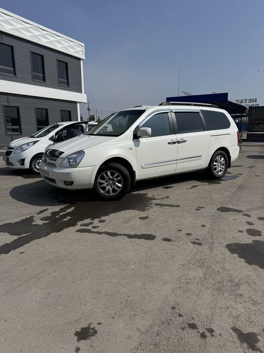 Kia carnival uzini 2008 zavod propan mator 2.7