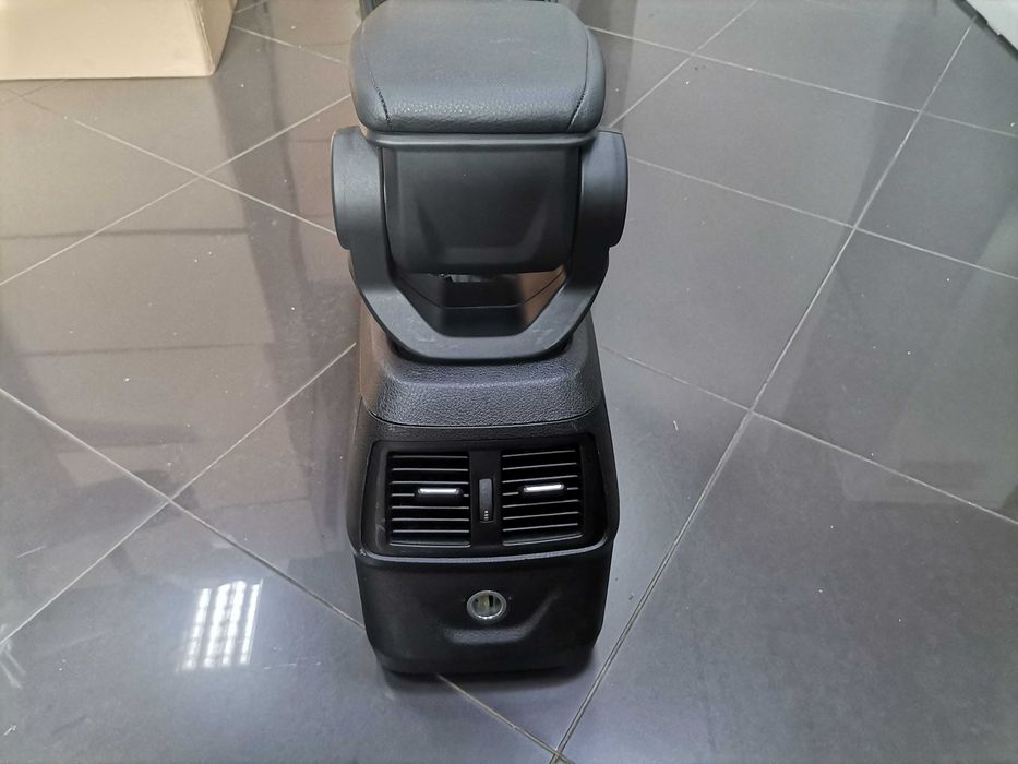 Централна Конзола BMW F45 F46 Комплект Индукционно Зарядно
