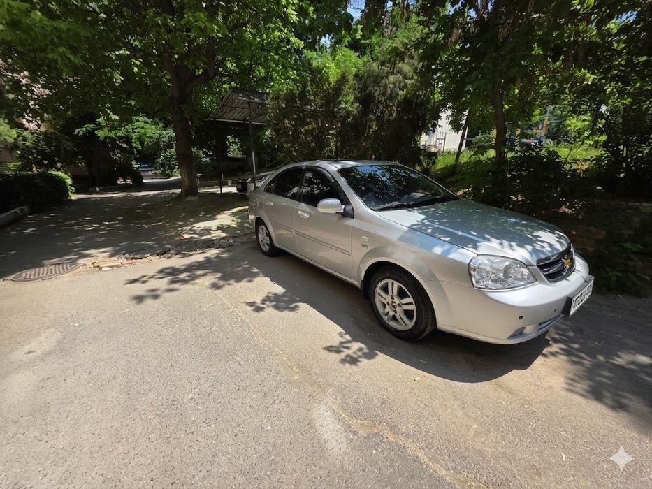 Продается Chevrolet Lacetti 1,6 automat 2013