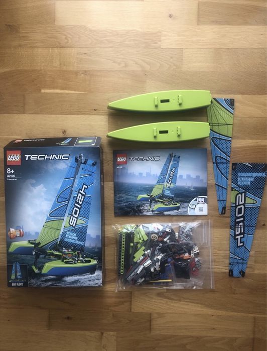 Lego Technic 42105 Catamaran