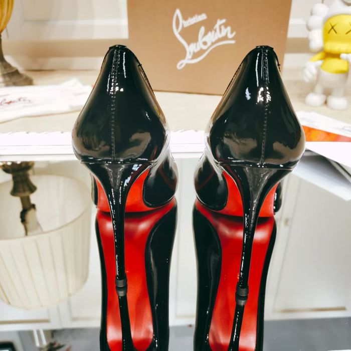 Christian Louboutini  Red bottom токчета