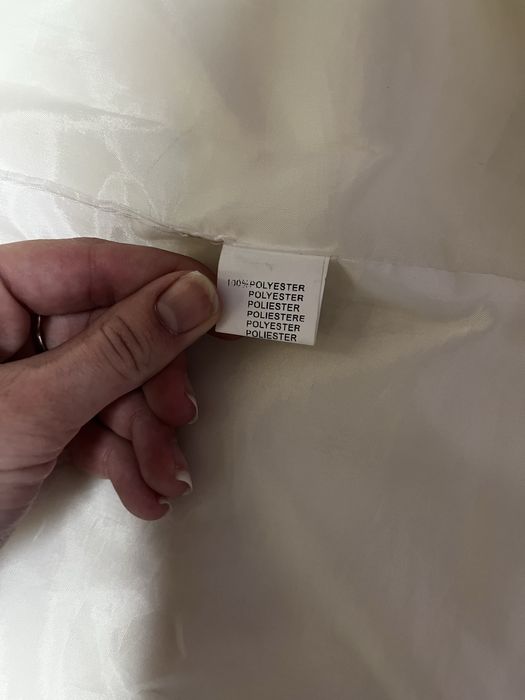 Дамско бяло пухено палто