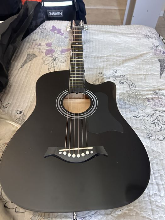 Гитара , новый с чехолом келісім бар