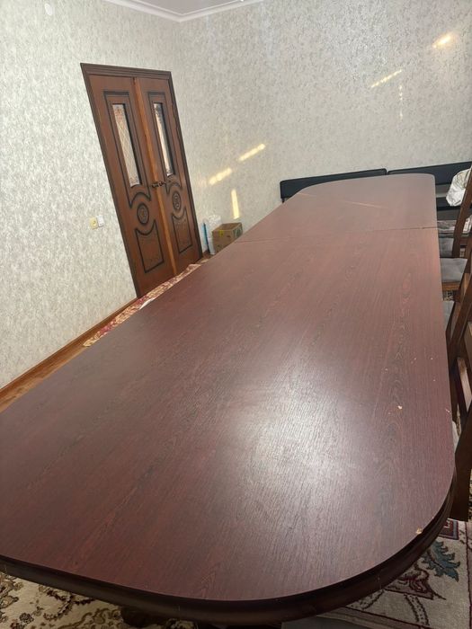 Стол в хорошем состоянии