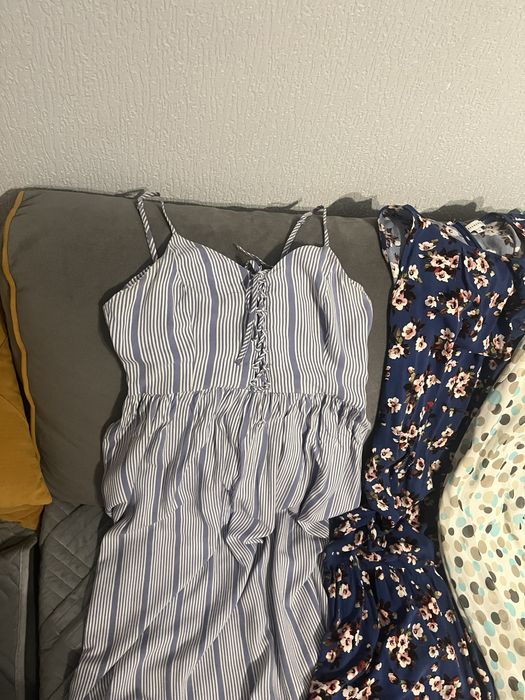Продам три платья за 5000тг , размер 42-44