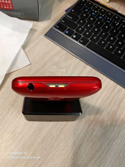 Telefon mobil seniori Panasonic KX-TU155EXRN cu stand incarcare, Rosu