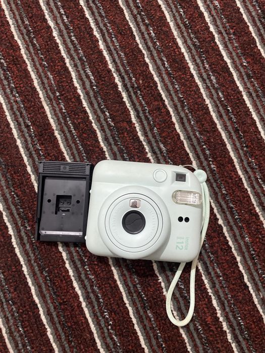 Instax mini 12  продам сини