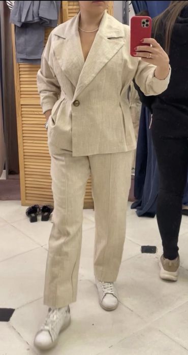 Продается женский  костюм