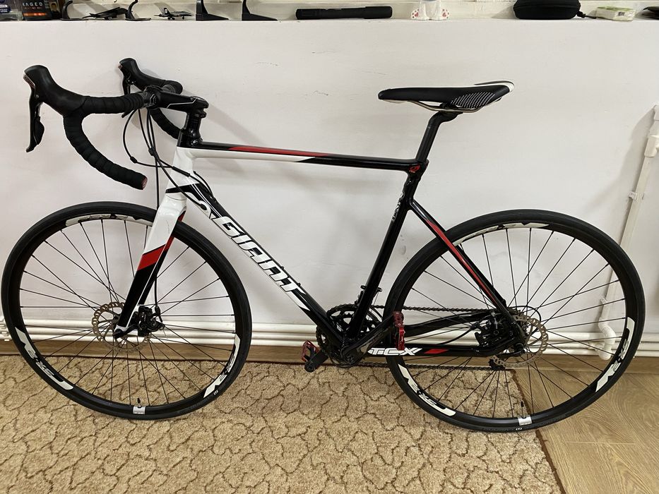 Bicicleta cursiera carbon Giant ML roti 29 impecabila 2x11 viteze
