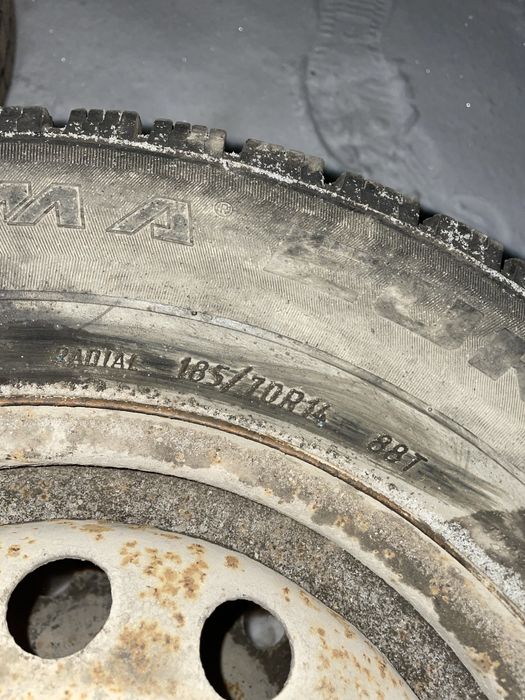 Зимние шины шипы комплект R14