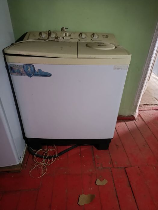 Сатылады ! спальный гаринитур и стиралка!