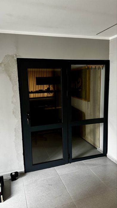 Вътрешна алуминиева преграда с врата