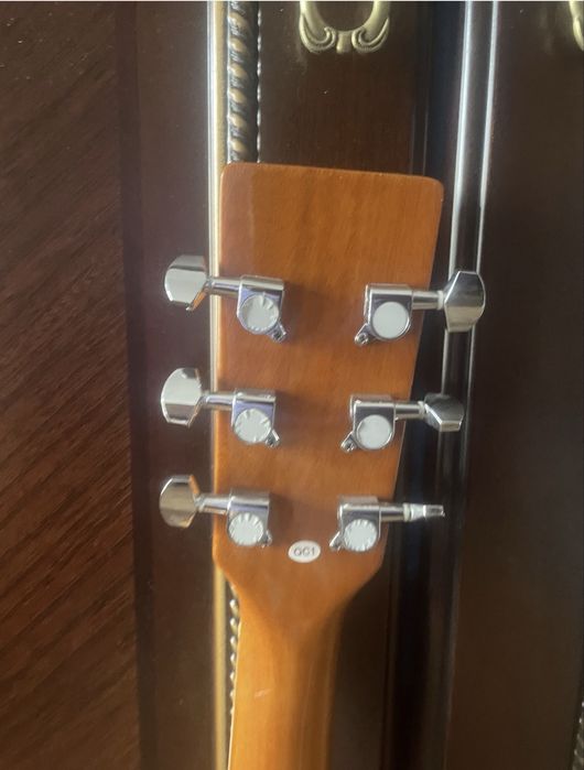 Акустическая гитара HOMAGE небольшой дефект на корпусе, в цене учтено