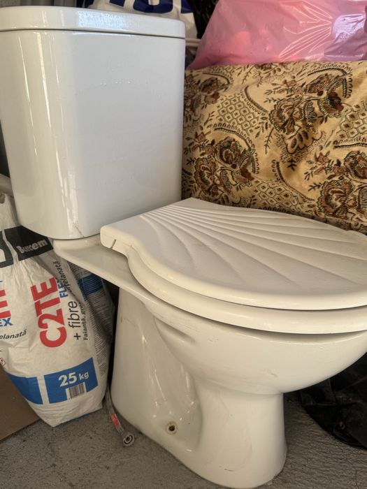 Тоалетна чиния за баня