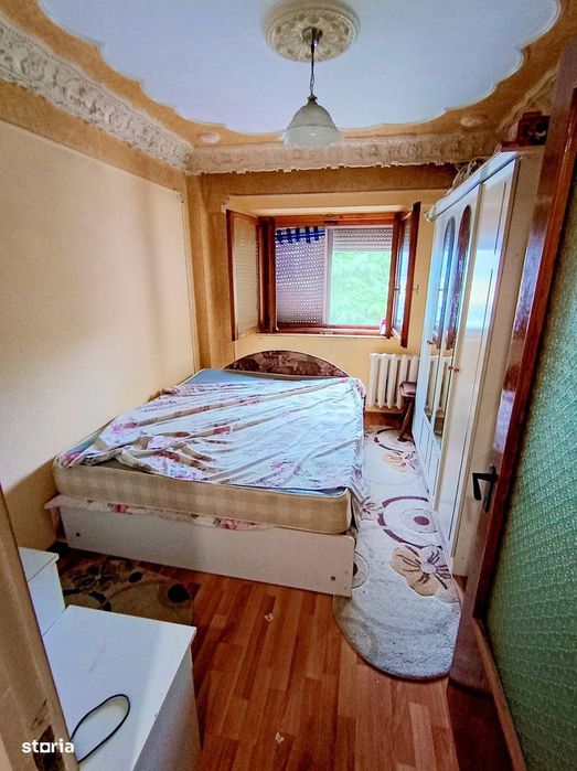 Apartament 3 camere, balcon, zona Badea Cârțan