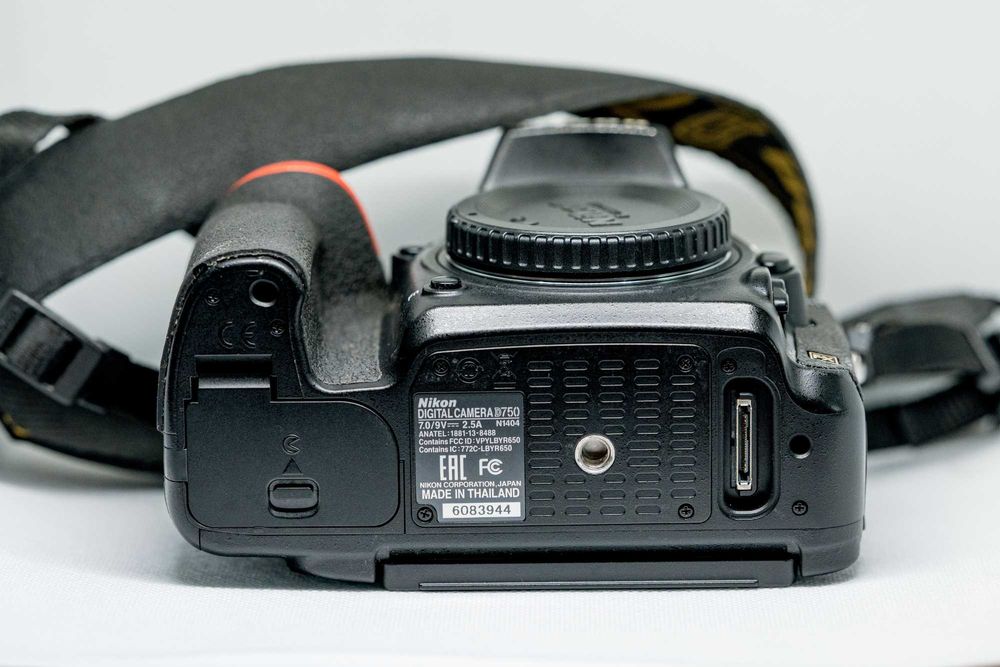 Nikon D750 de vanzare, Blit Yongnuo YN968 NII si Nikkor 50mm 1.4 G