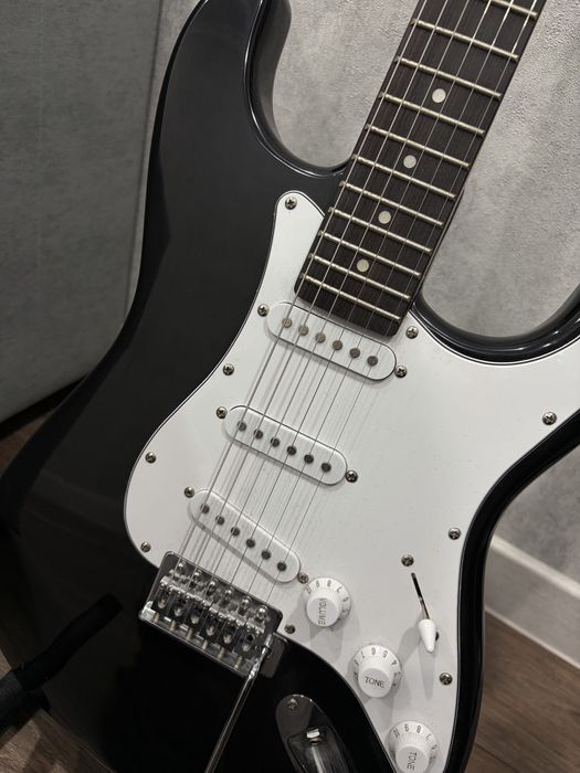 Электрогитара DENN (Stratocaster), отличное состояние
