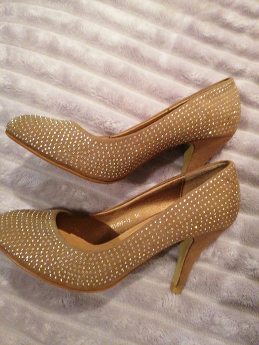 Pantofi cu pietricele