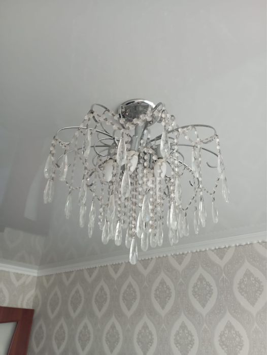 Люстра в хорошем состоянии