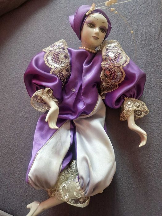 Колекционерска порцеланова кукла, Керамична кукла