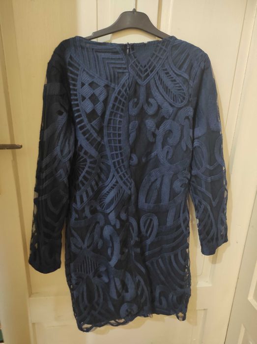 Синя рокля с дантелен мотив