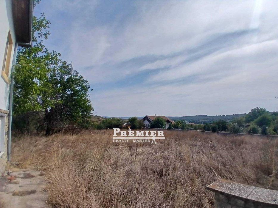 Къща с голям потенциал в село Загорци,