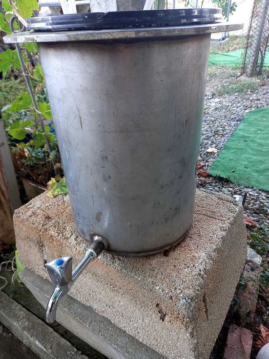 Неръждаем съд за течност