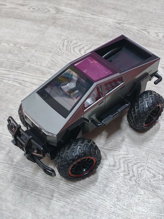 Продаётся машина Cyber track с радио управлением вне дорожный