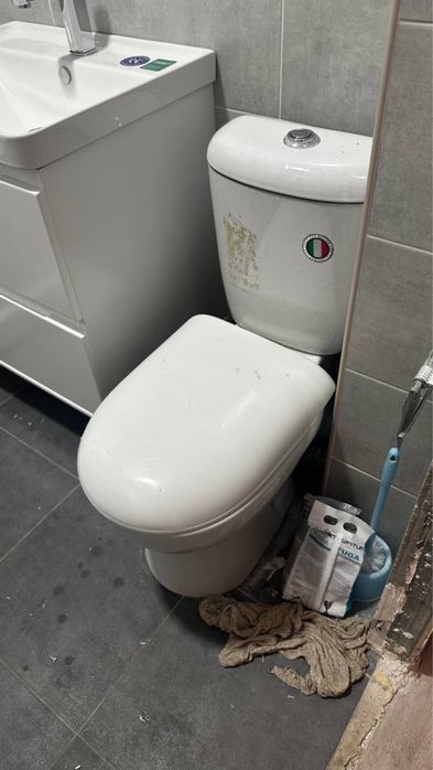 Продается туалет унитаз