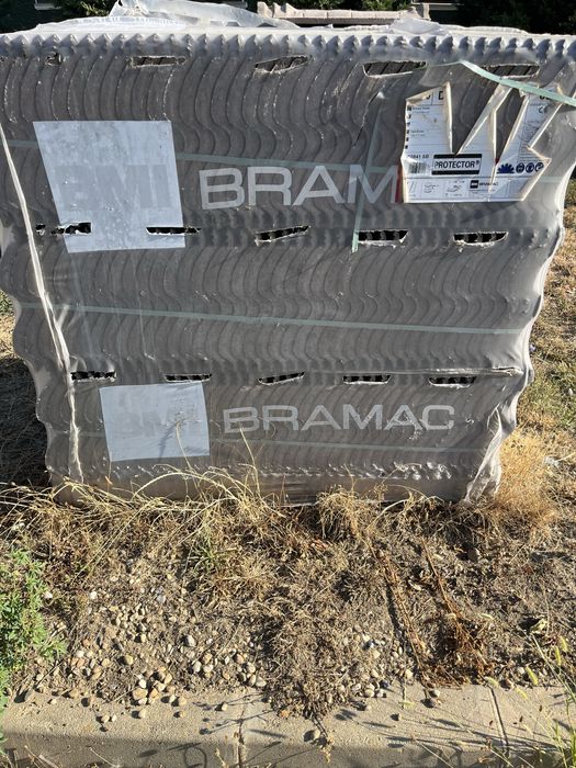 Un palet tigla BRAMAC maro