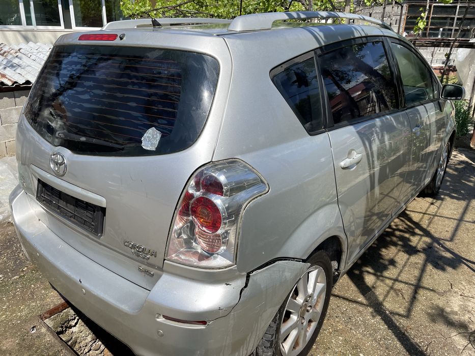 Тойота Корола Версо на части