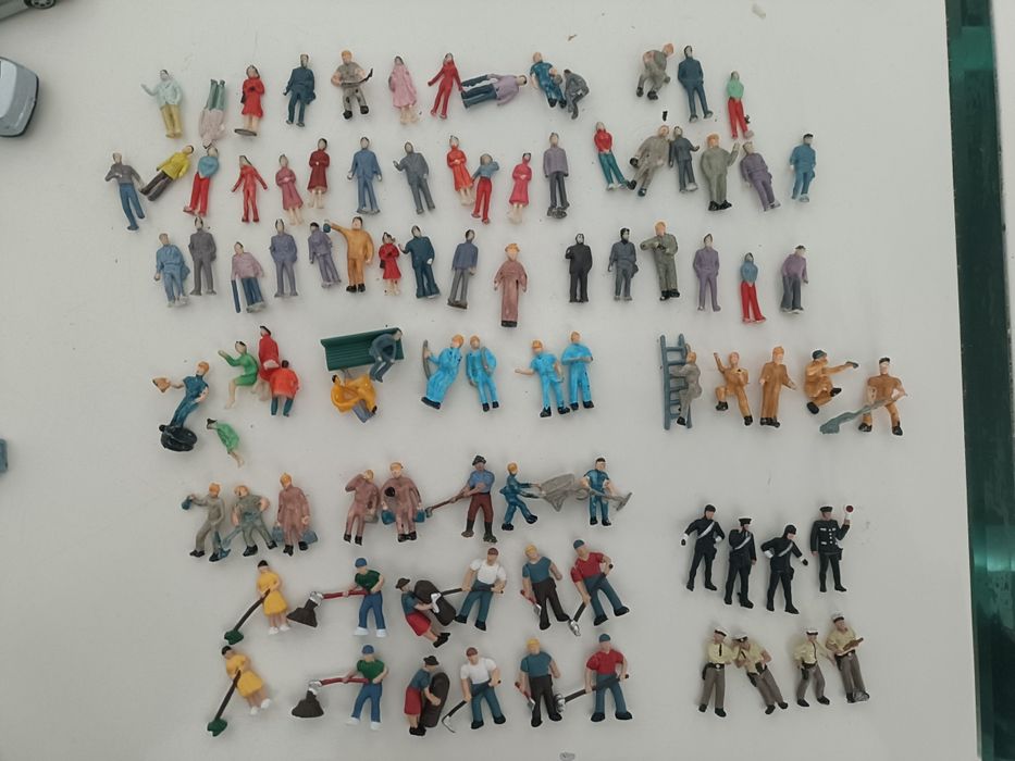 Macheta  acessorii Trenulet  Electric iarba,  figurine   pietrisc,braduri  și pod