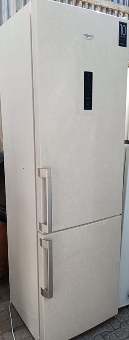 Холодильник двухкамерный Ariston