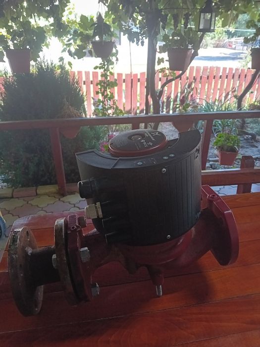 Pompă GRUNDFOS magna
