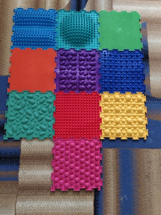 Продам детский массажный коврик-пазл