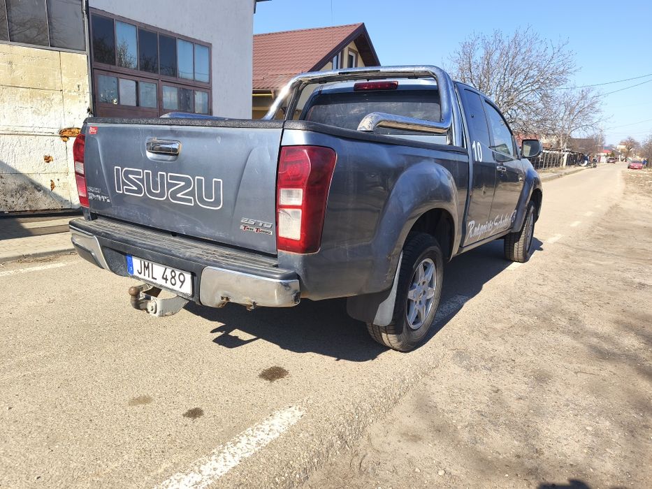 Vand sau schimb Isuzu d max 2015
