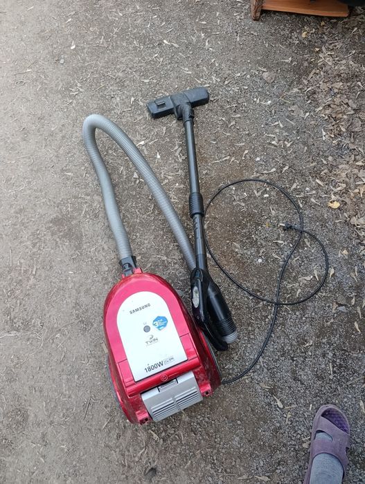 Пылесос в рабочем состоянии Самсунг