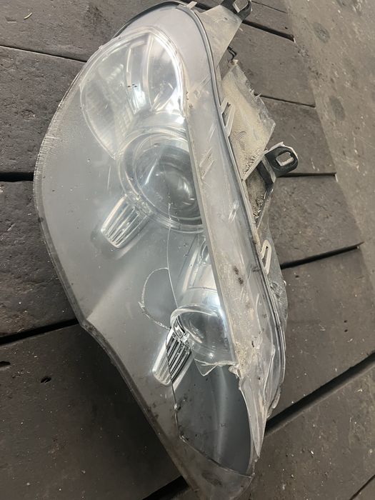 Far xenon dreapta cu sticla sparta bmw e70 2012 complet