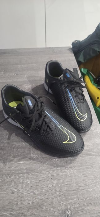 Vând adidas fotbal Nike Phantom nr 40
