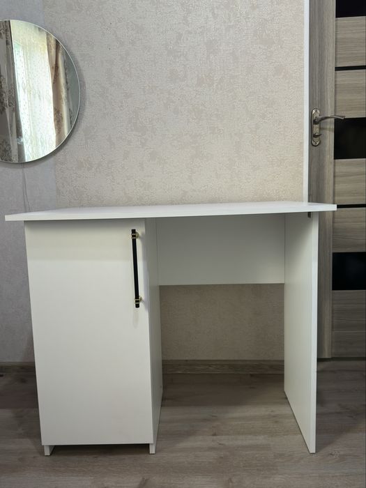 Туалетный столик для комнаты