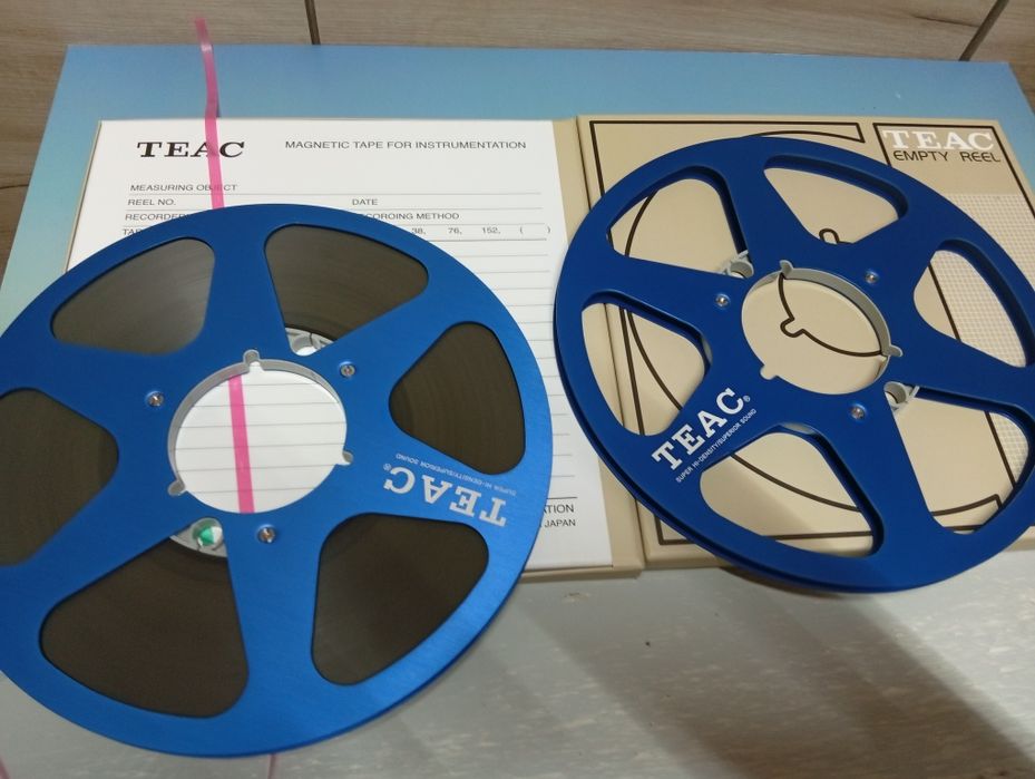 Doua role metalice 26 cm Teac magnetofon una plina / una de serviciu