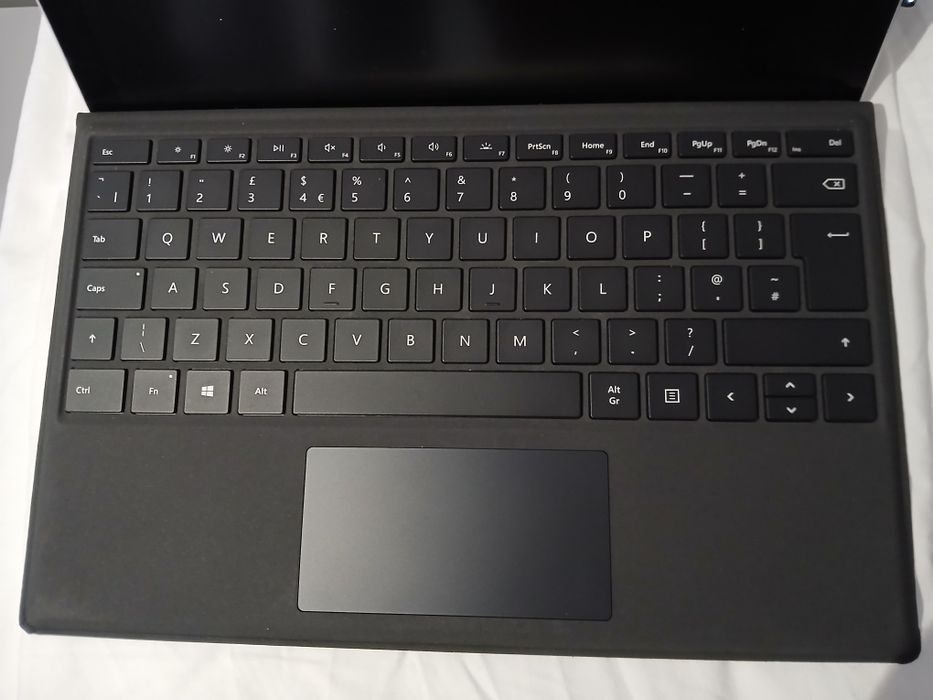 Microsoft Surface Pro 2017 model 1796 în stare impecabilă