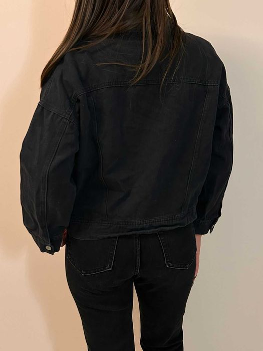 Черная джинсовая куртка (женская)