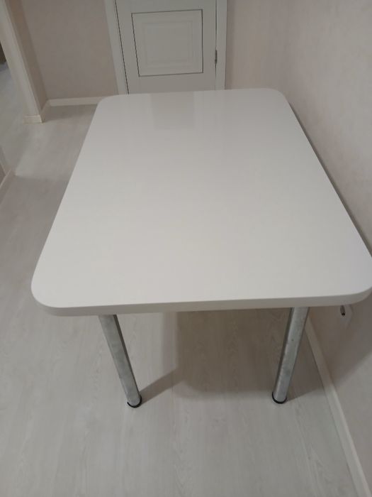 Кухонный стол со стульями