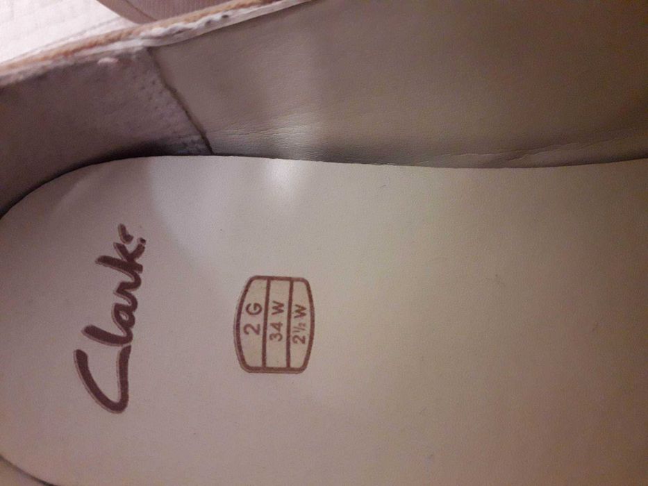 детски обувки Clarks боси и златисти