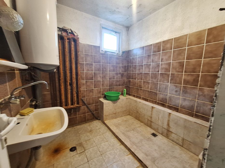 Обзаведена стая в Хладилника до мол Парадайс и метро станция Витоша.